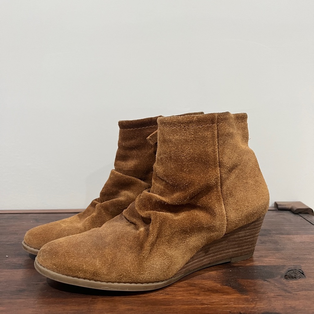 Franco Sarto - Tan short slouch suede boot - size 8